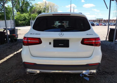2018 Mercedes-Benz Glc 300 4Matic z USA, uszkodzony, nr VIN WDC0G4KB9JV046720